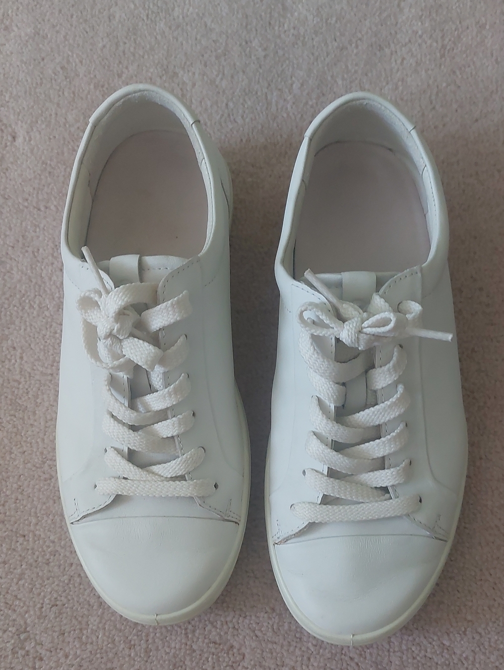 ECCO Minimalist Women's White Leather Lace-Up Sneakers